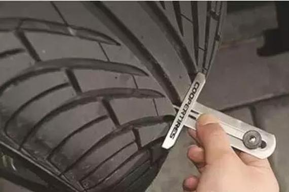 避免“带伤”行车，爆胎风险大，出现这四个信号要换