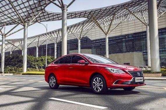 英朗最怕的车来袭！颜值完爆大众朗逸，4.7米仅6万！