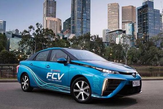 奔驰和丰田都想用此车领跑世界，你觉得谁更有霸相？