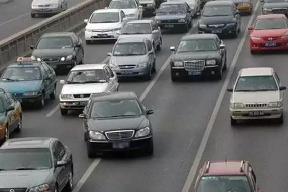 开车时这些分分钟会被揍的坏习惯，你中了几条？