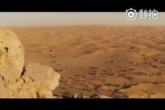 玩沙不只是越野车的专项， 奥迪A7迪拜疯狂冲沙