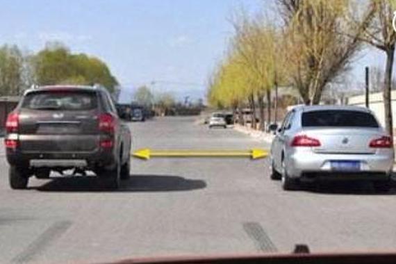 视频：如何判断车轮位置左右车距？