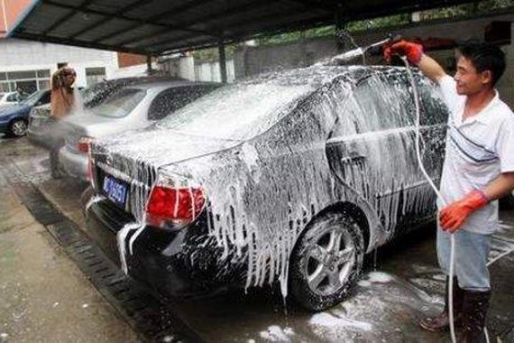 自己洗车的3大误区，总有人说雨后可以不洗车
