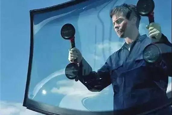 汽车玻璃一有瑕疵就要换整块？能修，无需浪费钱