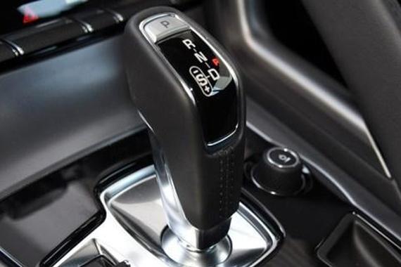 自动挡停车先挂P档还是N档？很多老司机都做错了