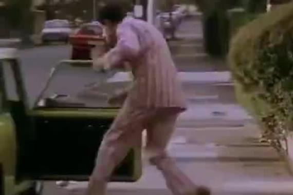 视频：花式开车技巧，憨豆先生绝对是第一人