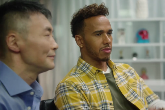 视频：我的天啊！汉密尔顿亲自指导赛道教学