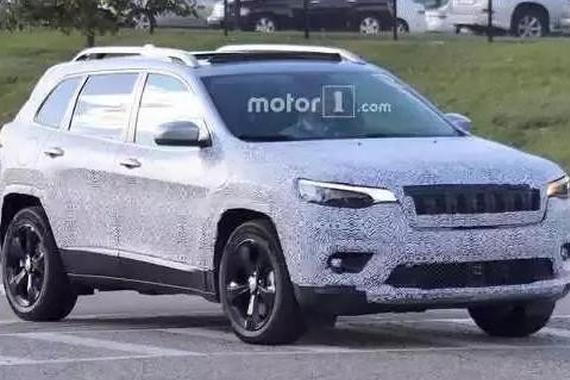 Jeep新款自由光路试谍照流出 新车比老款更加酷