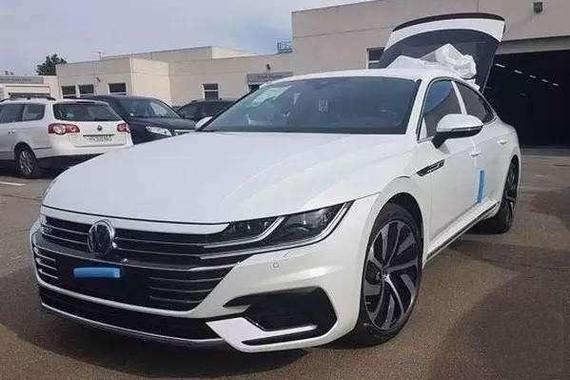 全新大众CC到店实拍，与奥迪A6同平台