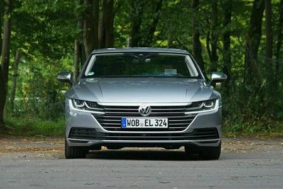 大众终于改头换面! 全新轿跑惊艳全场, 进入国内又得卖疯