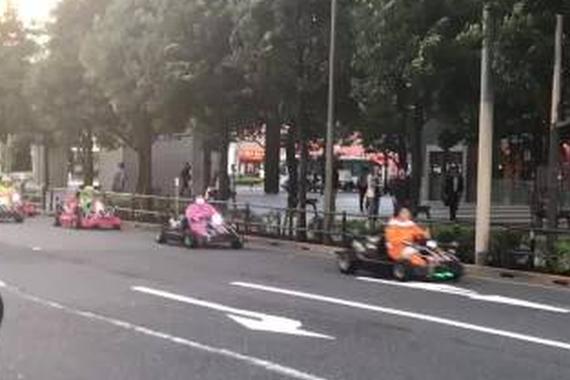 视频：日本马路上的一幕！有趣的司机们