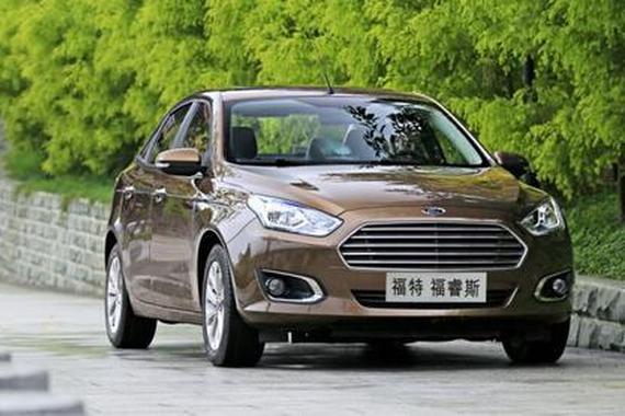 日产轩逸和福特福睿斯哪个更适合家用？懂行的这样选