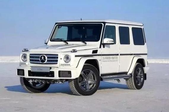 别说放红牛，这三台车就算放哇哈哈都有妞上车