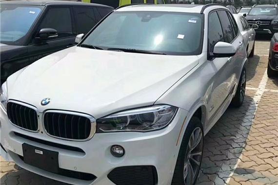 17款宝马X5作为SUV界的领航者宝马X5强劲的动力