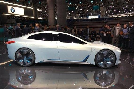 宝马全新纯电动跑车，续航600公里，4秒破百