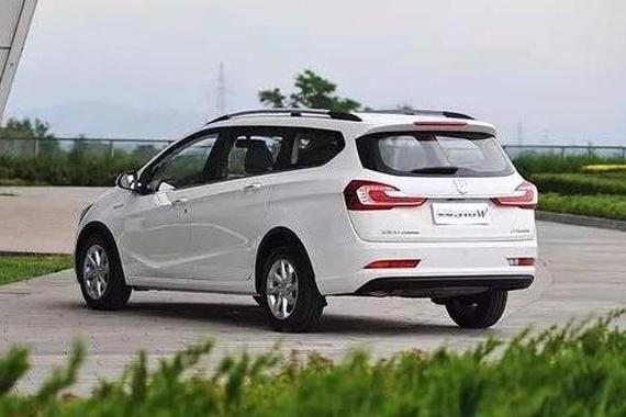 5万便可入手顶配车型 空间不输A级车