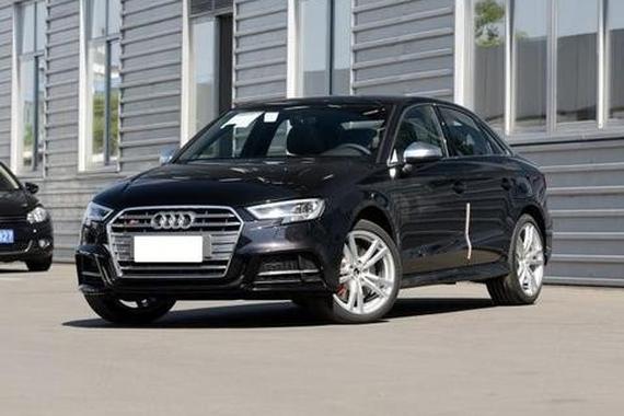 这台奥迪看着才17万，可是思域脚踩油箱里都追不上它！