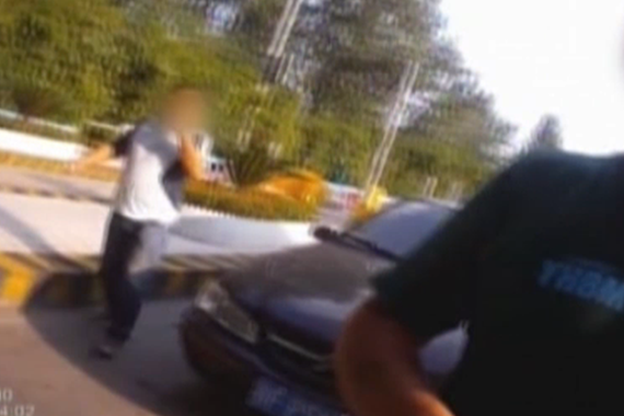 视频：醉驾驾驶证被吊销 竟持假证又酒驾