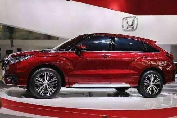 2.0T直喷涡轮增压, 全时四驱,272马力,油耗低至7.6L