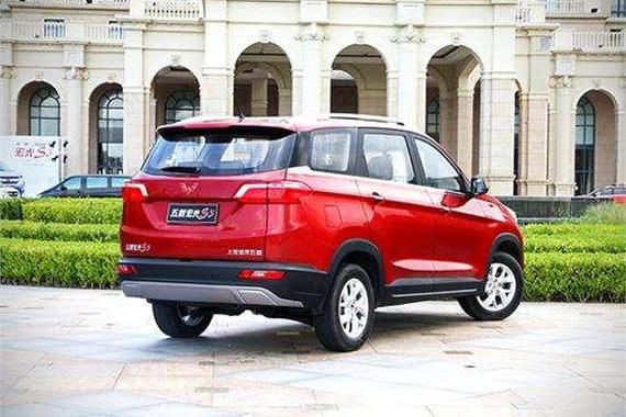 五菱首款SUV发布，7座布局5万的售价