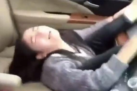 如果你女票在你车上干这种事，你会怎么办？