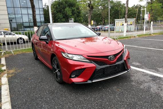 2017广州车展探馆：广汽丰田全新凯美瑞亮相