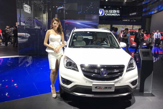 睿骋CC亮相广州车展 颜值不逊凯美瑞 欲与迈腾争市场