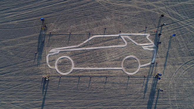 路虎挑战“最大光绘图案”再创吉尼斯世界纪录