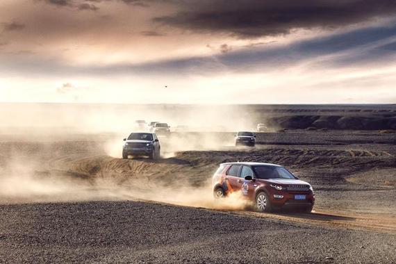 路虎挑战“最大光绘图案”再创吉尼斯世界纪录