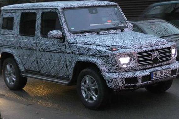 奔驰G级2018款谍照，整体造型方正有望2018年初亮相