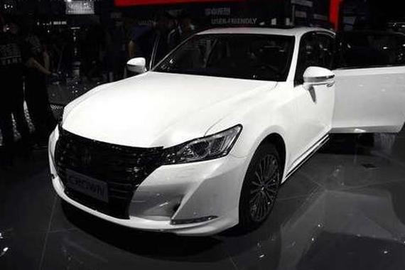 新款丰田皇冠12月15日上市，车型减少，配置升级，动力全部带T