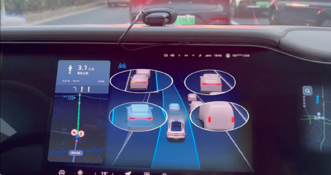 “光维感知建模技术”精准识别并显示相邻车辆的转向灯与刹车灯