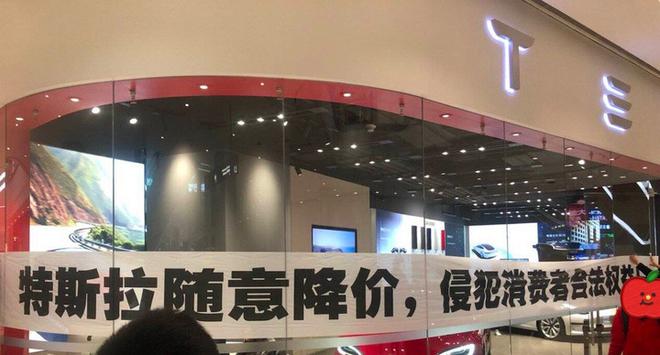特斯拉降价被喷 马斯克发推回怼:涨价时咋不见你要补差价呢?!