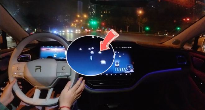 识别并跟随前方摩托车、电瓶车等小型机动车