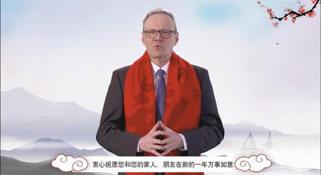 刷微博玩嘻哈,汽车圈老外过节也是蛮拼的