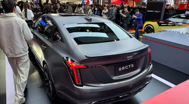2025广州车展:凯迪拉克CT5飓风哑光灰版亮相