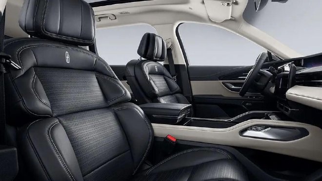 焕新更显豪华 试驾全新林肯冒险家和航海家