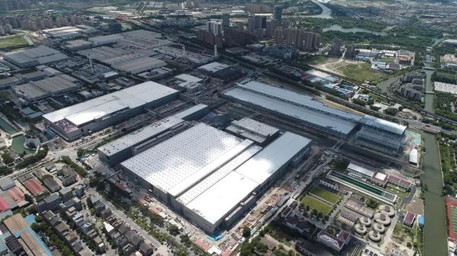上汽大众MEB电动车工厂探班,一座立体厂房在中国合资汽车发源地崛起