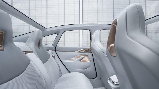 宝马首款纯电动四门轿跑BMW i4概念车全球首发