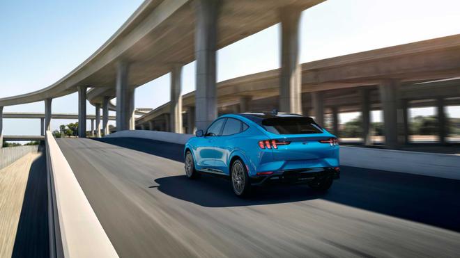 2020-ford-mustang-mach-e