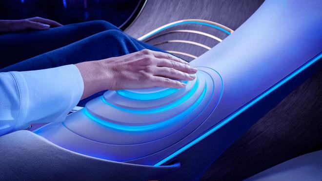 奔驰发布Vision AVTR电动原型车驾驶画面 酷炫未来派