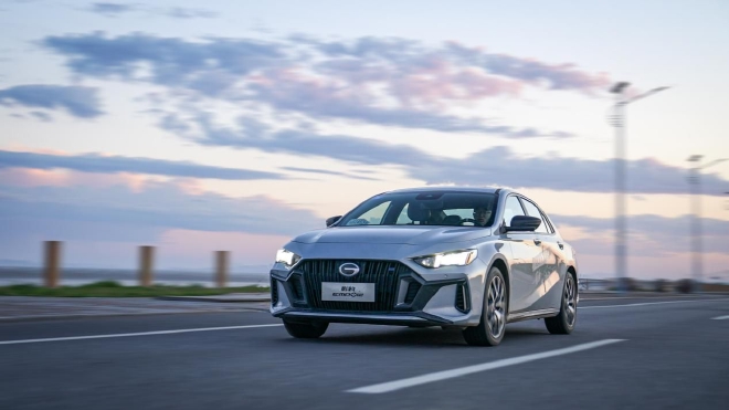 传祺钜浪混动GMC2.0极限首测,一箱油最长跑1711km,百公里油耗3.2L