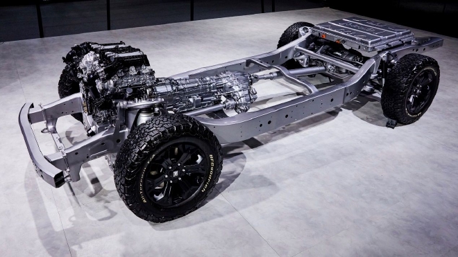新能源越野的创新 坦克500 PHEV亮相海口车展