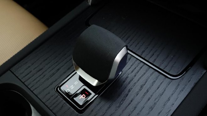 豪华与实用的融合 静态体验全新路虎发现运动版