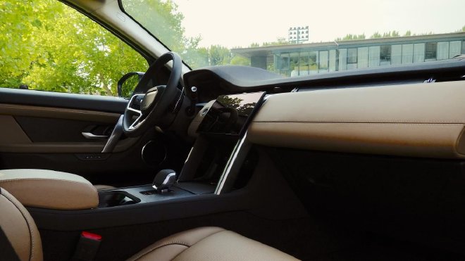 豪华与实用的融合 静态体验全新路虎发现运动版