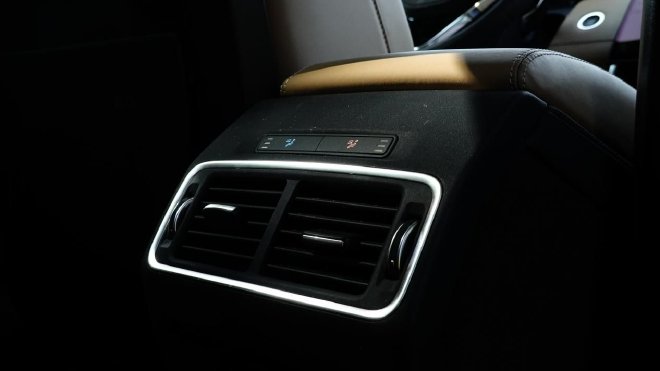 豪华与实用的融合 静态体验全新路虎发现运动版