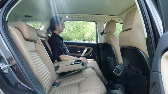 豪华与实用的融合 静态体验全新路虎发现运动版