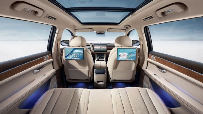 车厂造手机,手机厂造汽车 是双向奔赴,还会殊途同归