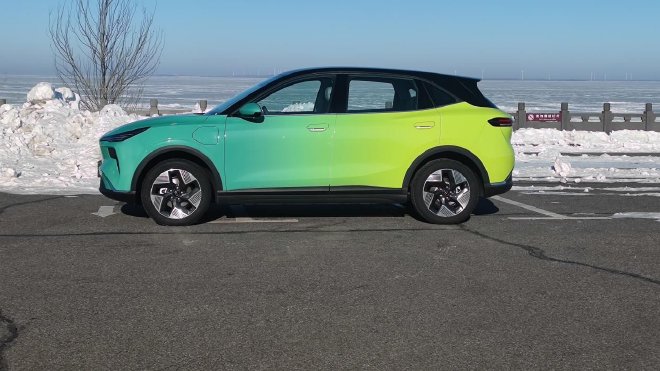 2024一汽奔腾查干湖冰雪体验 试驾悦意03及B70黑骑士