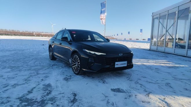 2024一汽奔腾查干湖冰雪体验 试驾悦意03及B70黑骑士